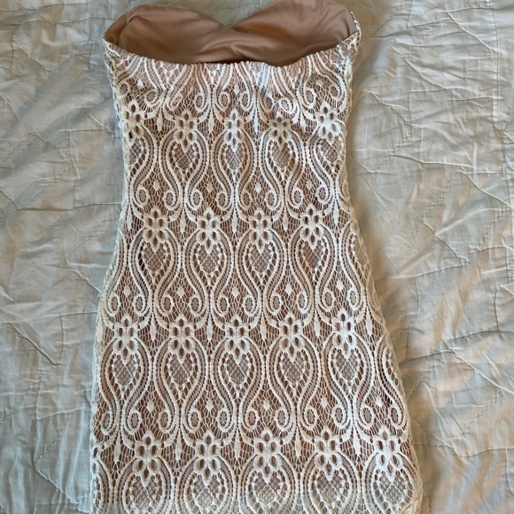 Beautiful padded MiniDress - Picture 3 of 6